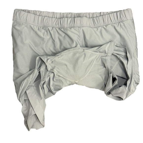 Men's Fabletics "The One Short" Lined Light Gray 5" Inseam - Size Large L - Picture 5 of 5